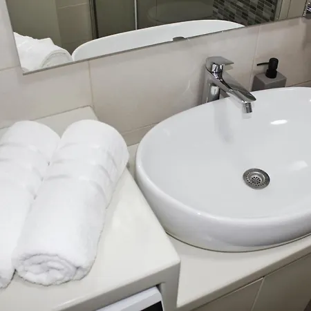 Entire Unit Lima *free Parking Space 公寓 *