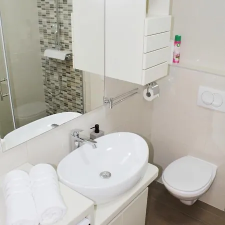 Entire Unit Lima *free Parking Space * 扎达尔
